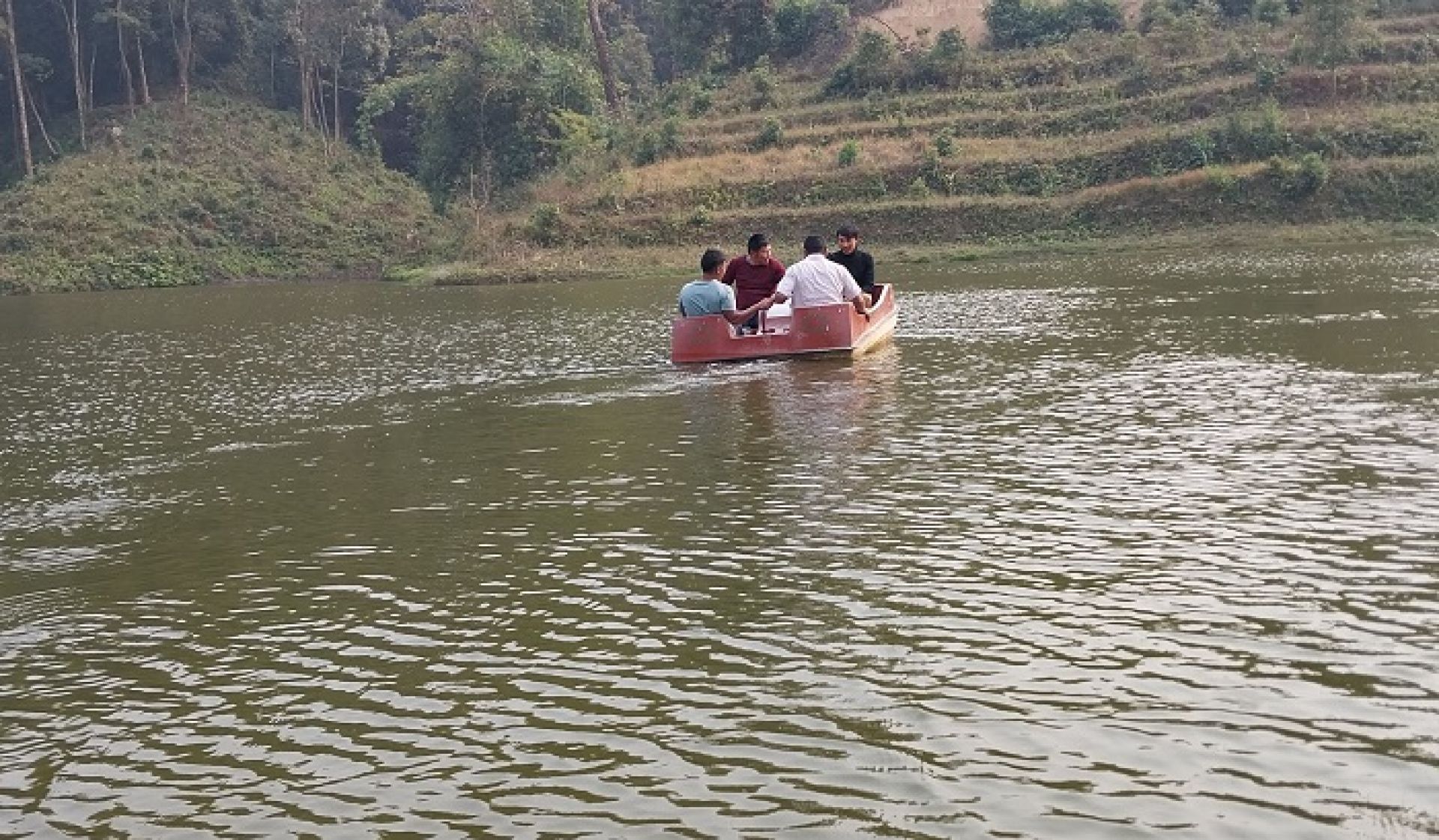 आन्तरिक पर्यटकको गन्तव्य बन्दै ‘तेह्रकुने सिमसार’